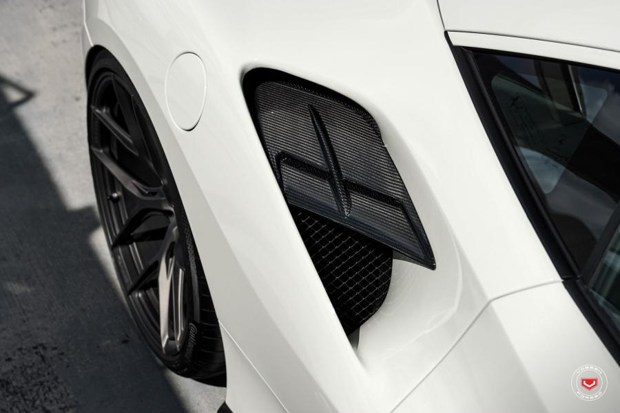 Детали экстерьера Ferrari 488 GTB on Vossen Wheels (S21-01) 2019 года  (фото 6 из 52)